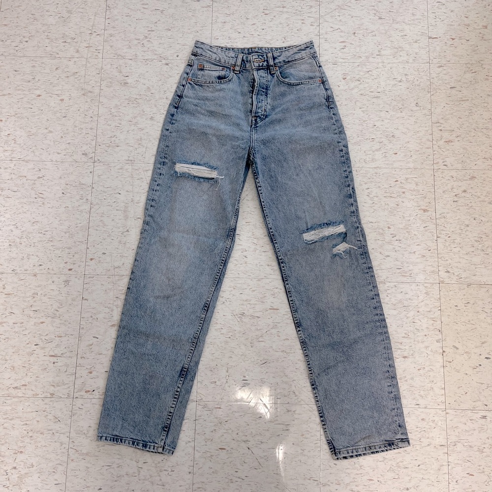 H&M High-Rise Mom Jeans Light Wash